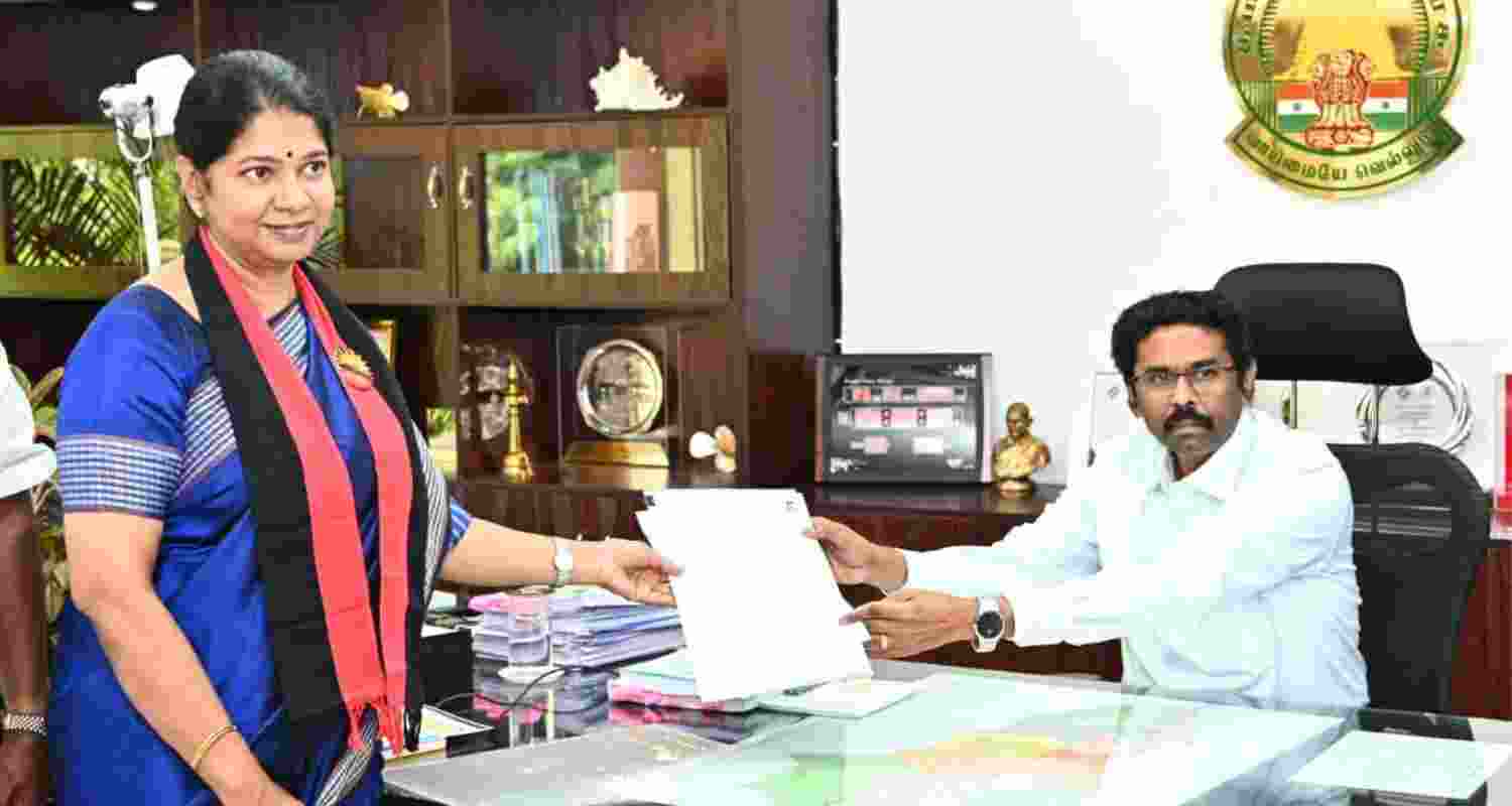 Kanimozhi files nomination to contest from DMK.