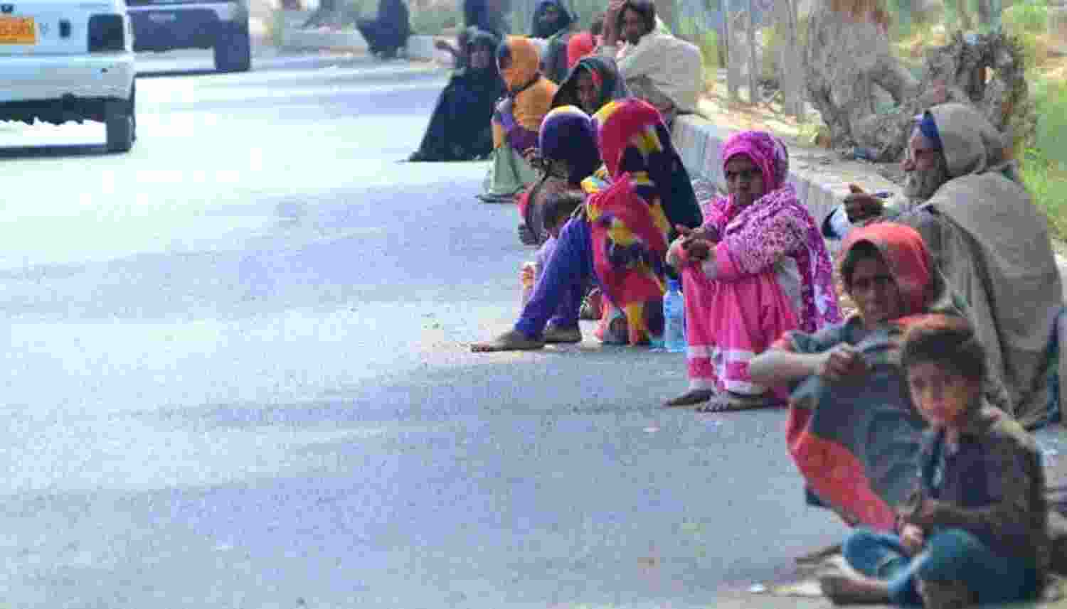 Thousands of professional beggars descend upon Karachi for Eid alms