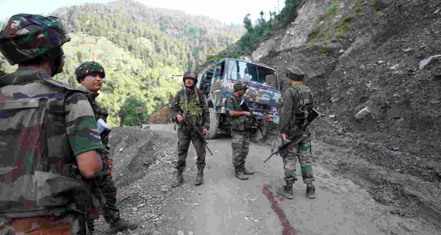 Two soldiers injured in gunfight with militants in Doda