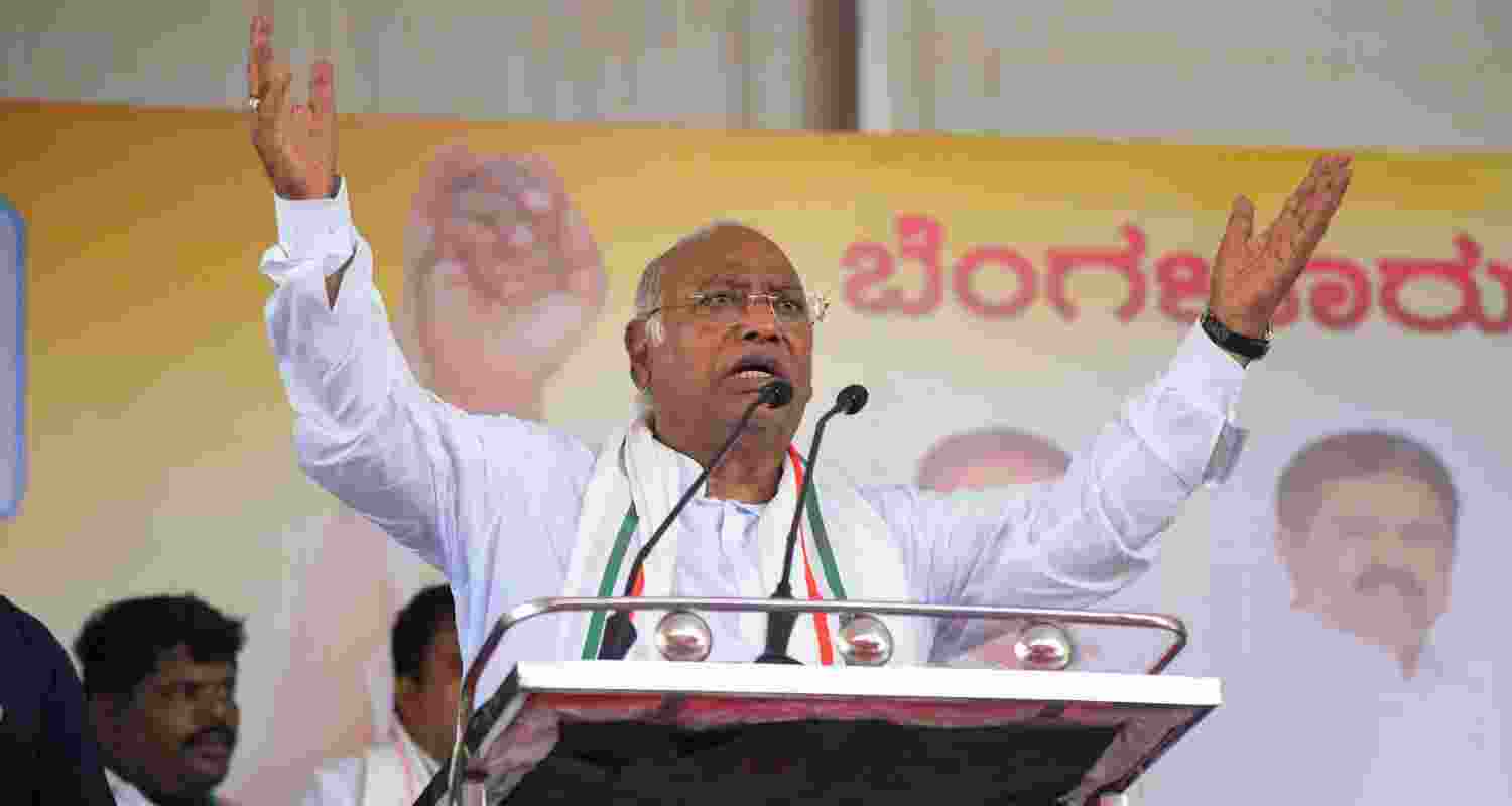 “At least come for my funeral”, says Kharge in emotional appeal at home turf