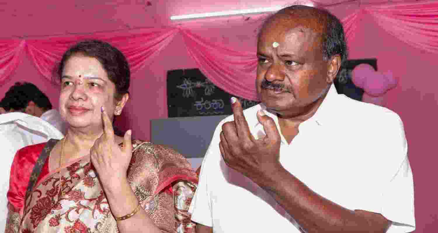 NDA candidate HD Kumaraswamy and his wife Anitha cast vote