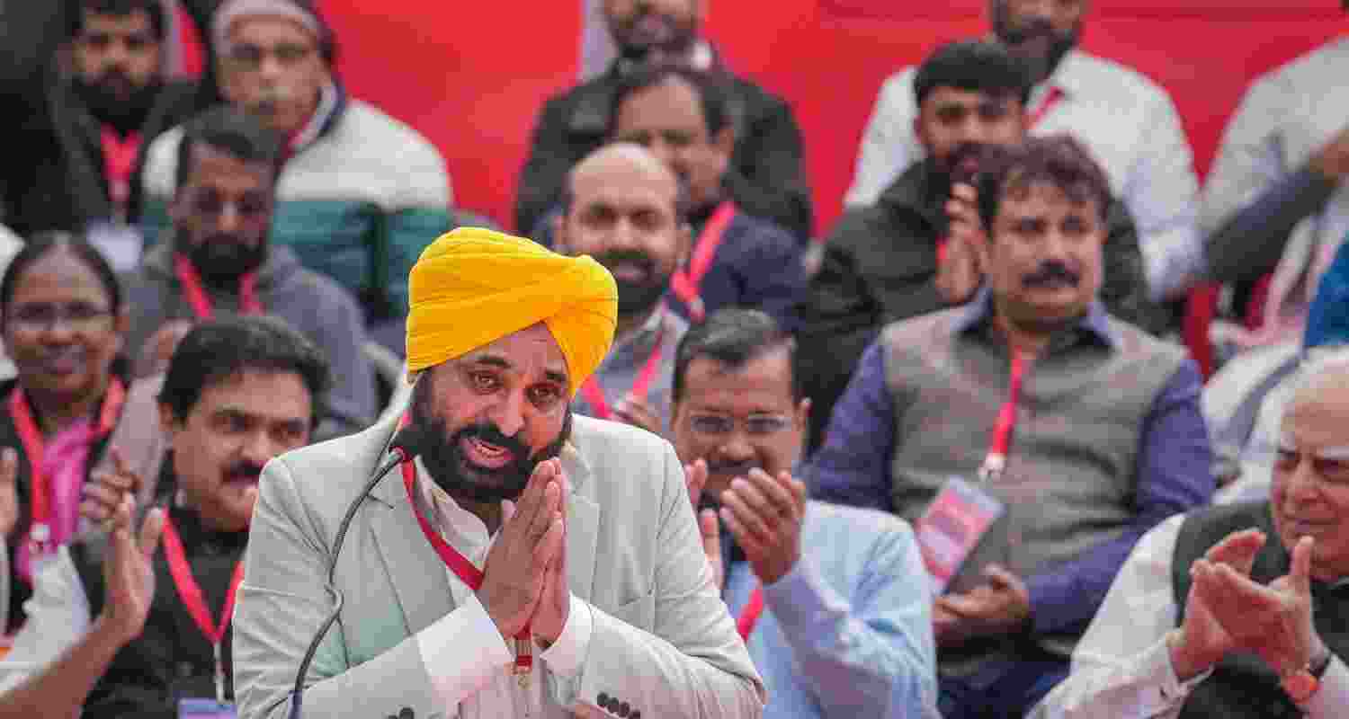 Punjab CM Bhagwant Mann and other opposition leaders slam BJP-led Centre for undermining federalism and using governors to hinder state governments' work at Jantar Mantar in New Delhi on Thursday.