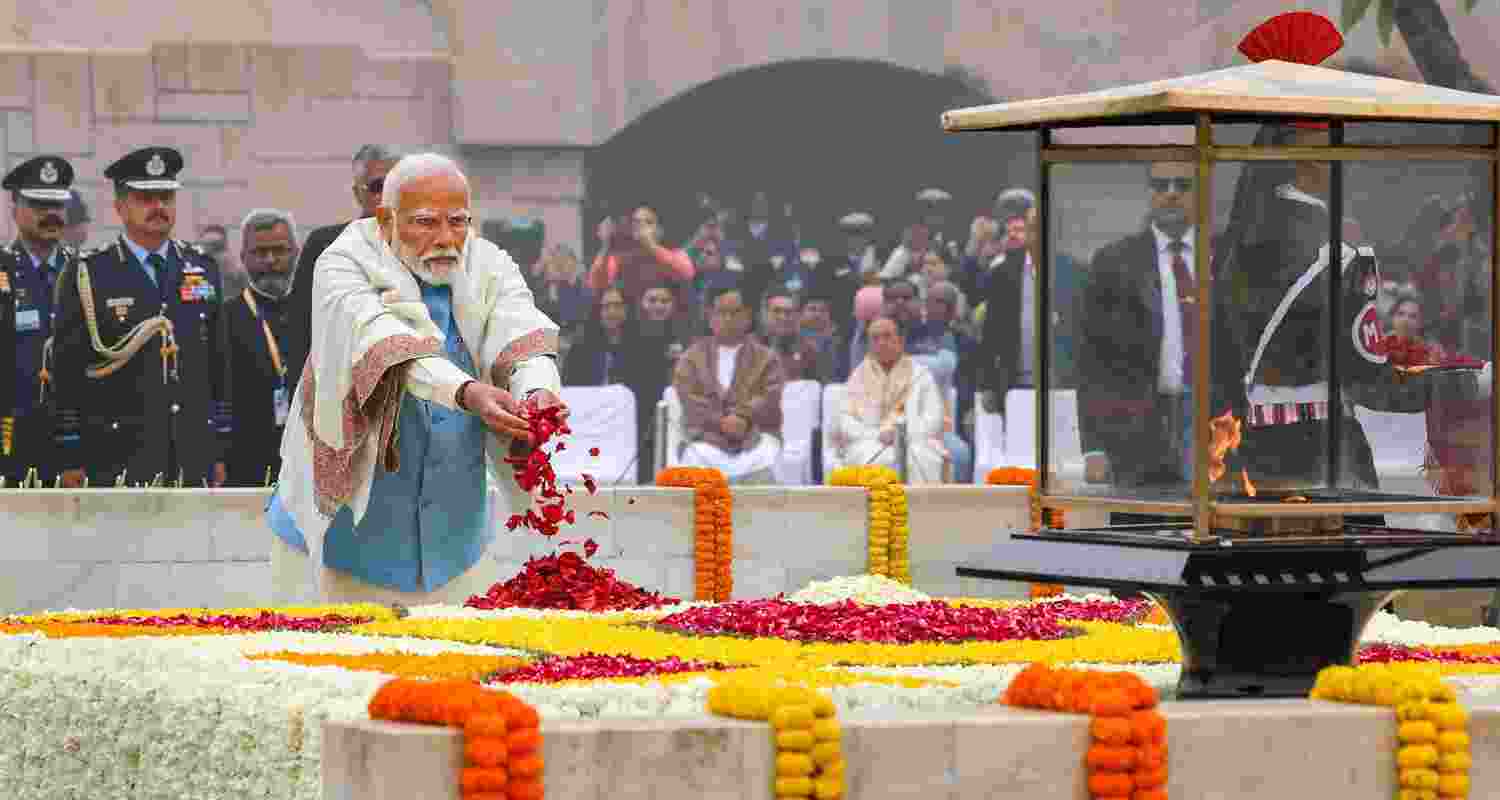 President and Prime Minister pay tribute to Mahatma Gandhi.