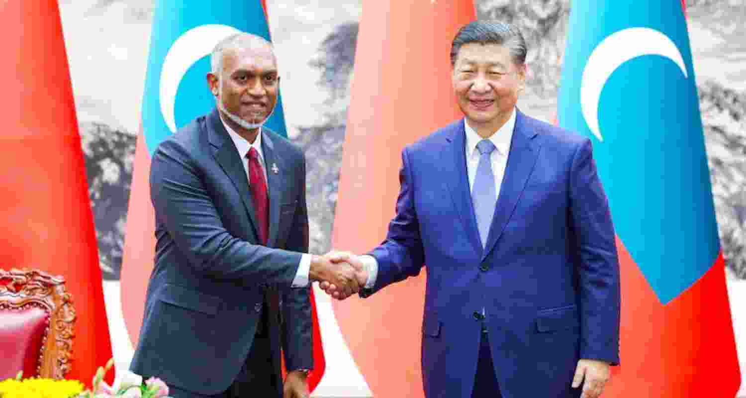 Maldives President Mohamed Muizzu (left), China President XI Jinping (right).