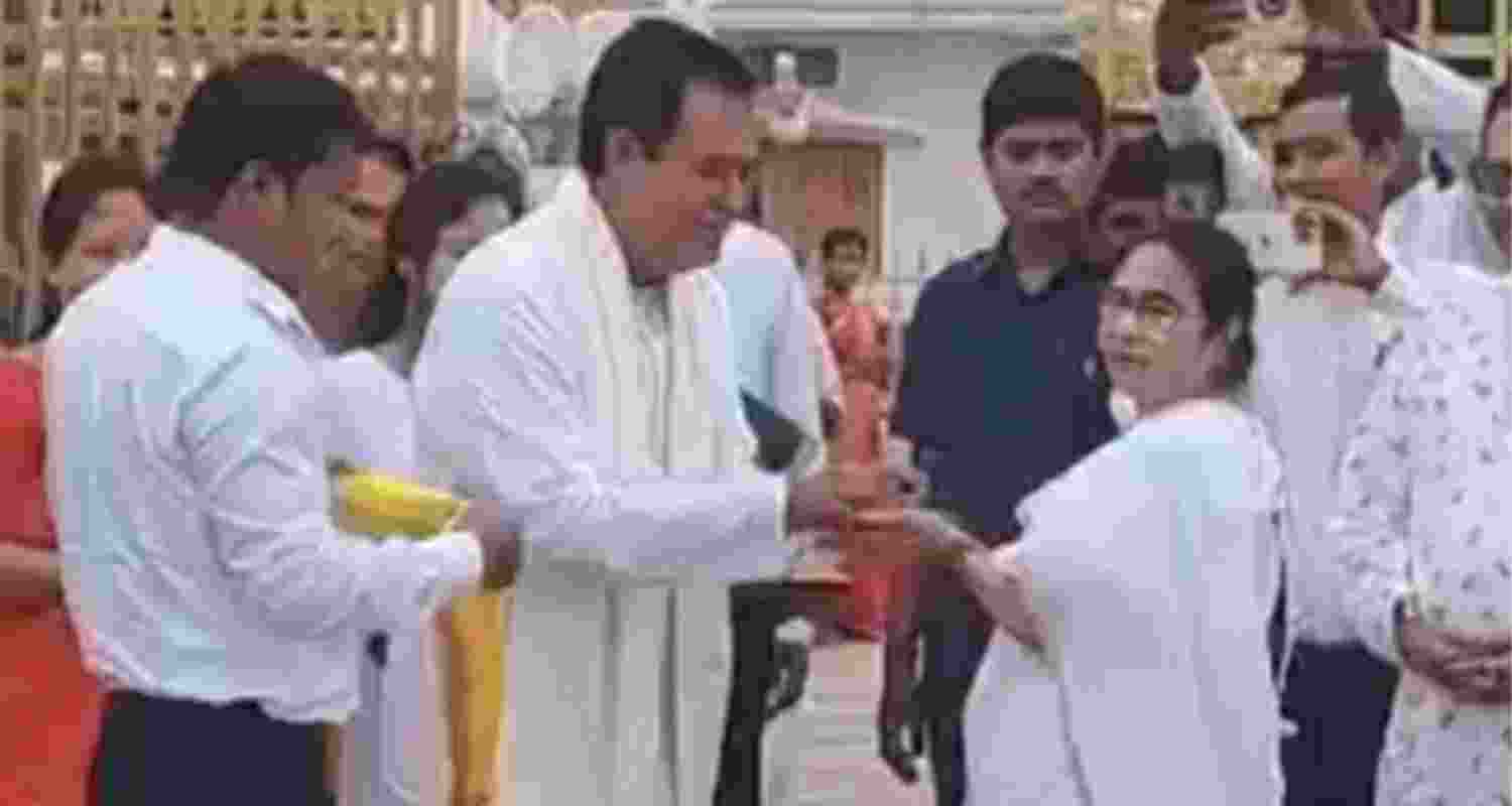 Mamata meets BJP MP 'Ananta Maharaj' in Cooch Behar

