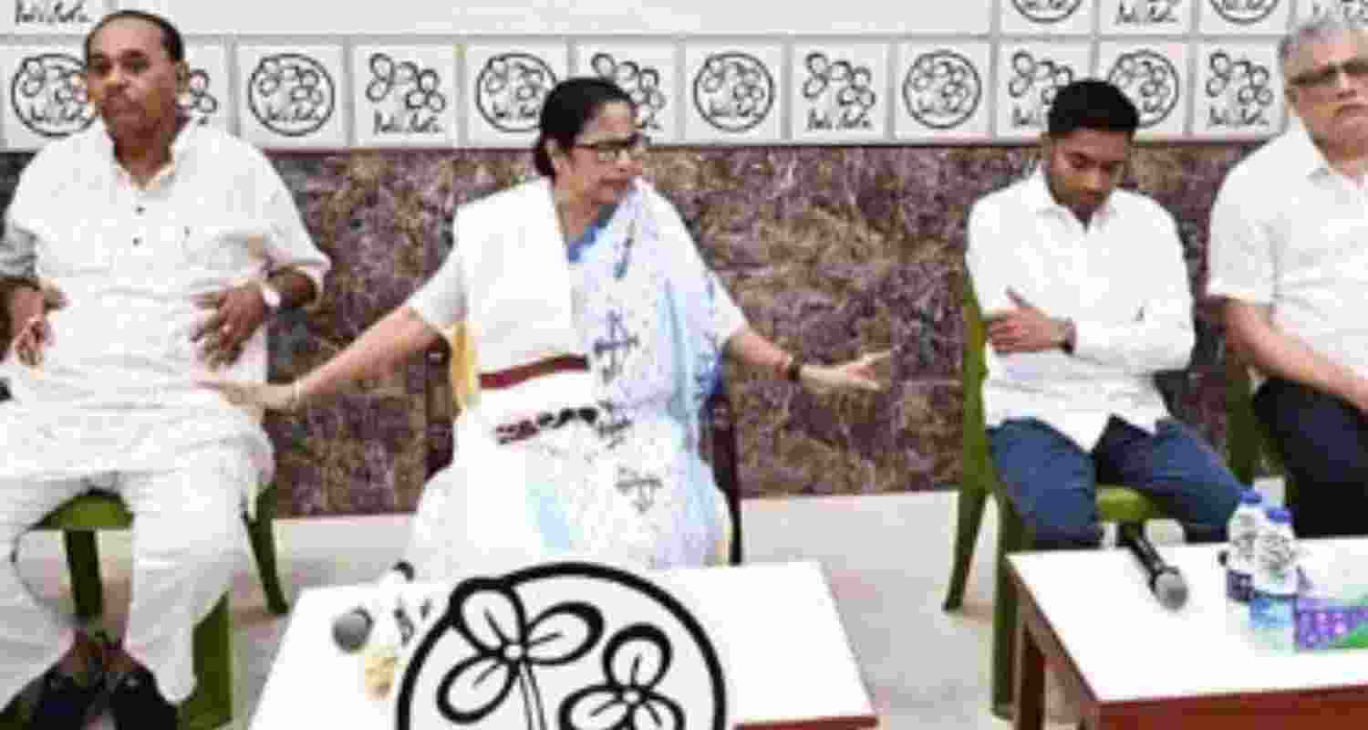 Mamata strategises to mount pressure on BJP against state's dues