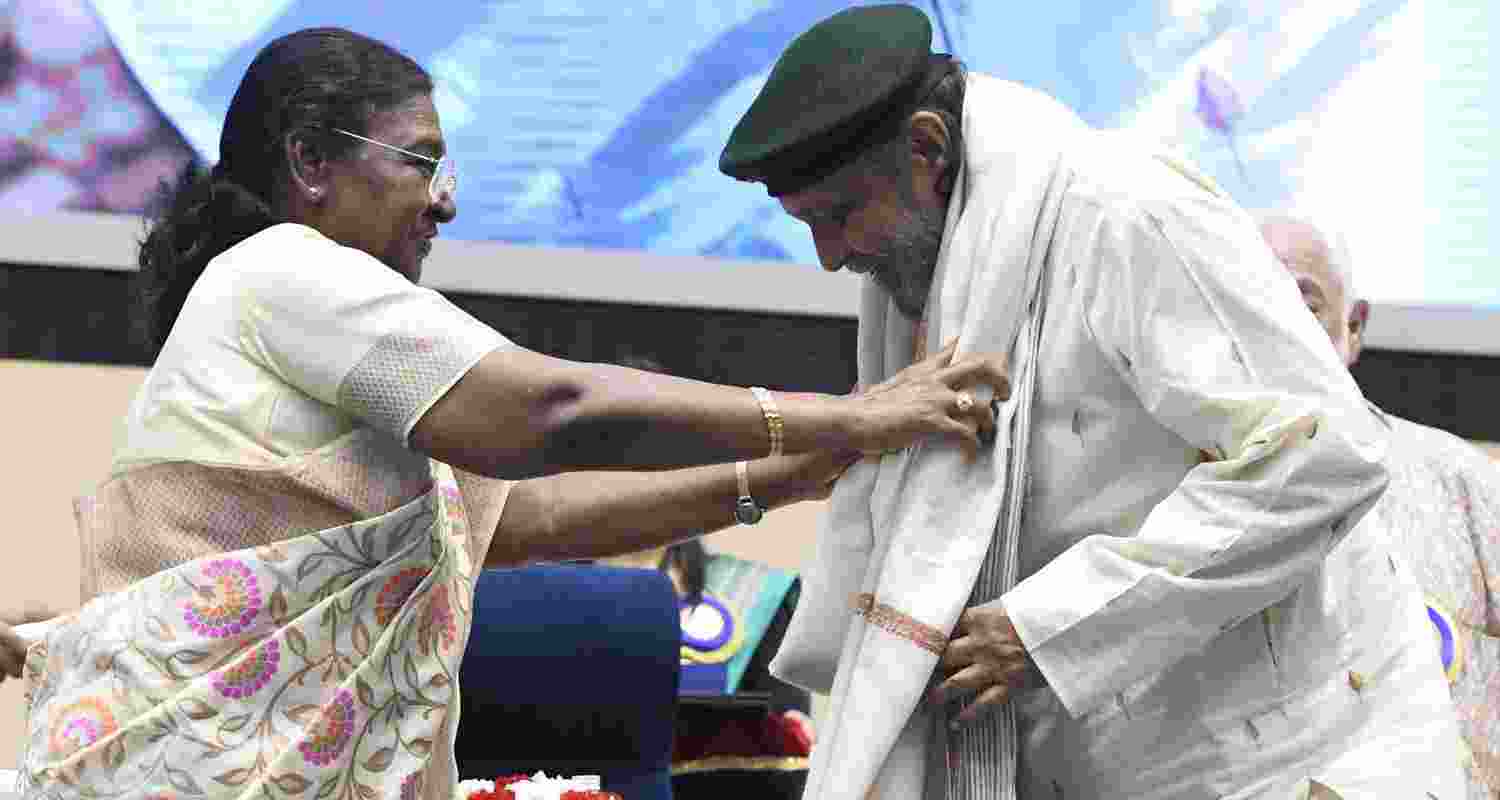 President Droupadi Murmu presented the esteemed Dadasaheb Phalke Award to veteran actor Mithun Chakraborty. 