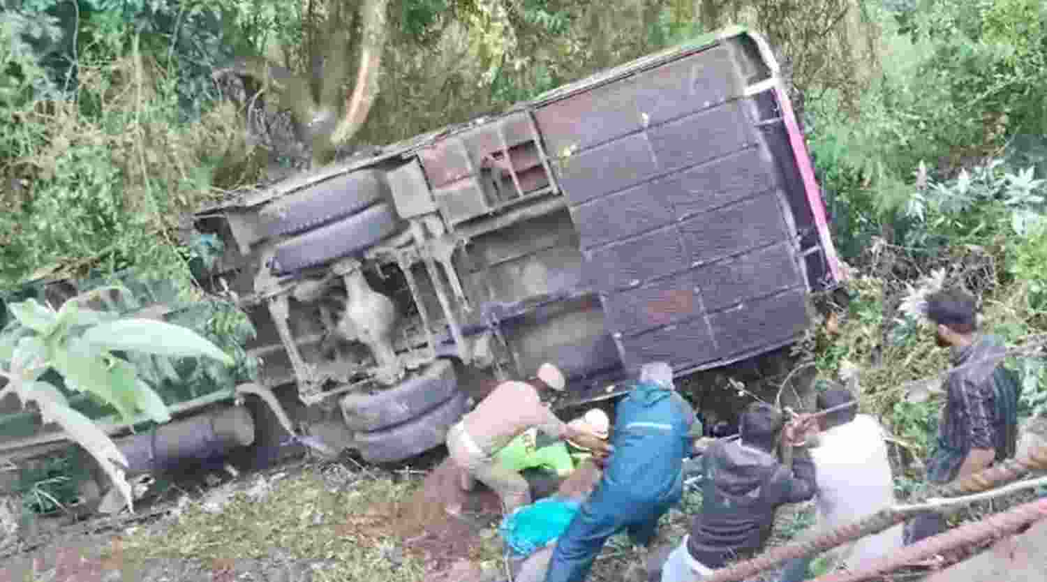  21 police & home guard personnel hurt in bus mishap returning from poll duty in MP