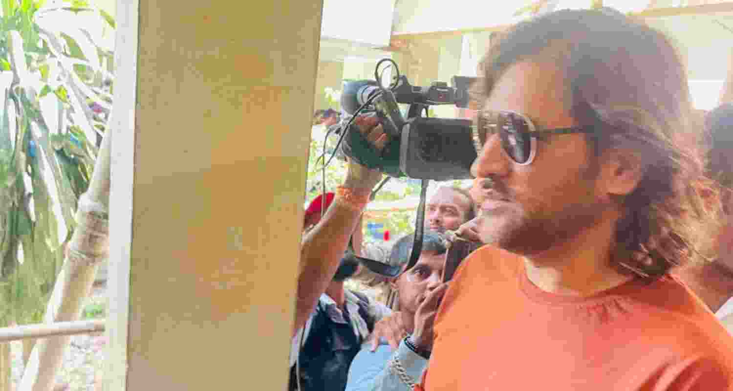 MS Dhoni casts ballot in Ranchi