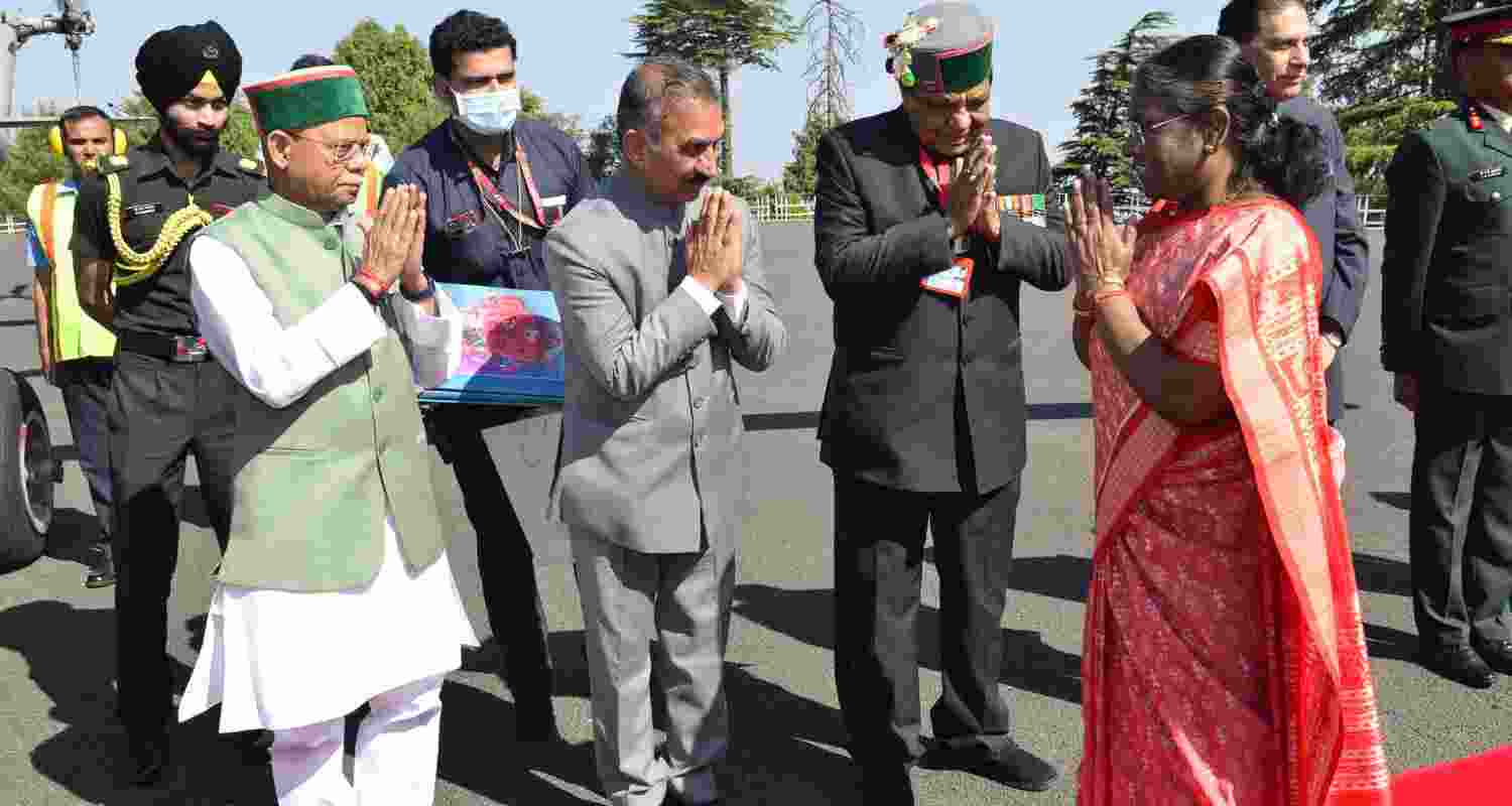 President returns to Delhi, given warm send off in Shimla