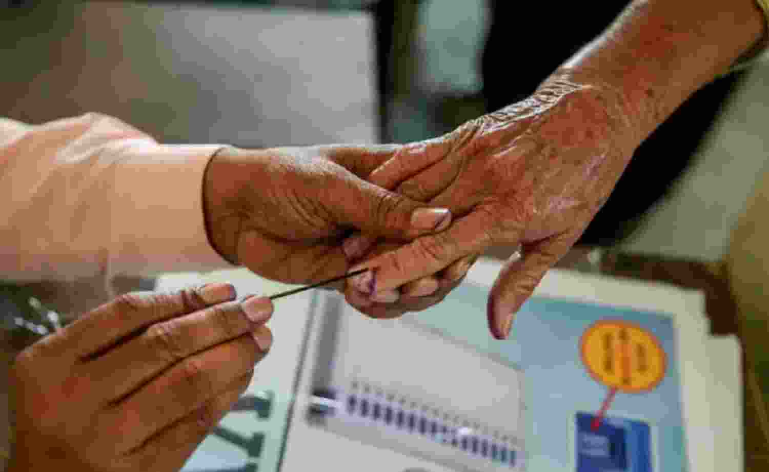 Joint family of 27 put mourning on hold, step out to cast vote in Nagpur