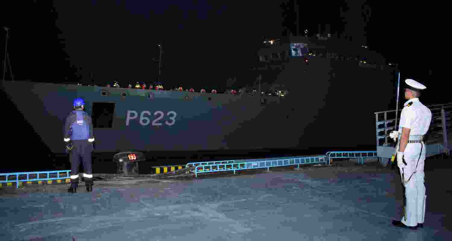 Indian Navy soldier stands in attention while welcoming a Sri Lankan Navy vessel.