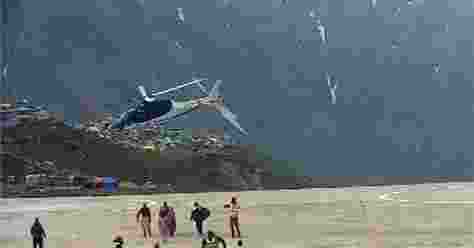 A helicopter transporting seven individuals, mostly pilgrims, was forced to make an emergency landing near Uttarakhand’s Kedarnath due to technical issues. 