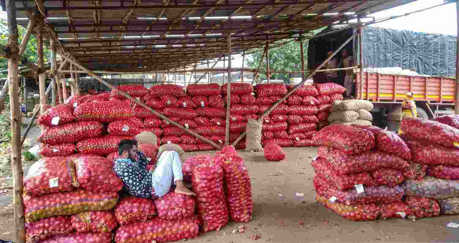 India allows export of 64,400 tonnes of onions to UAE, Bangladesh