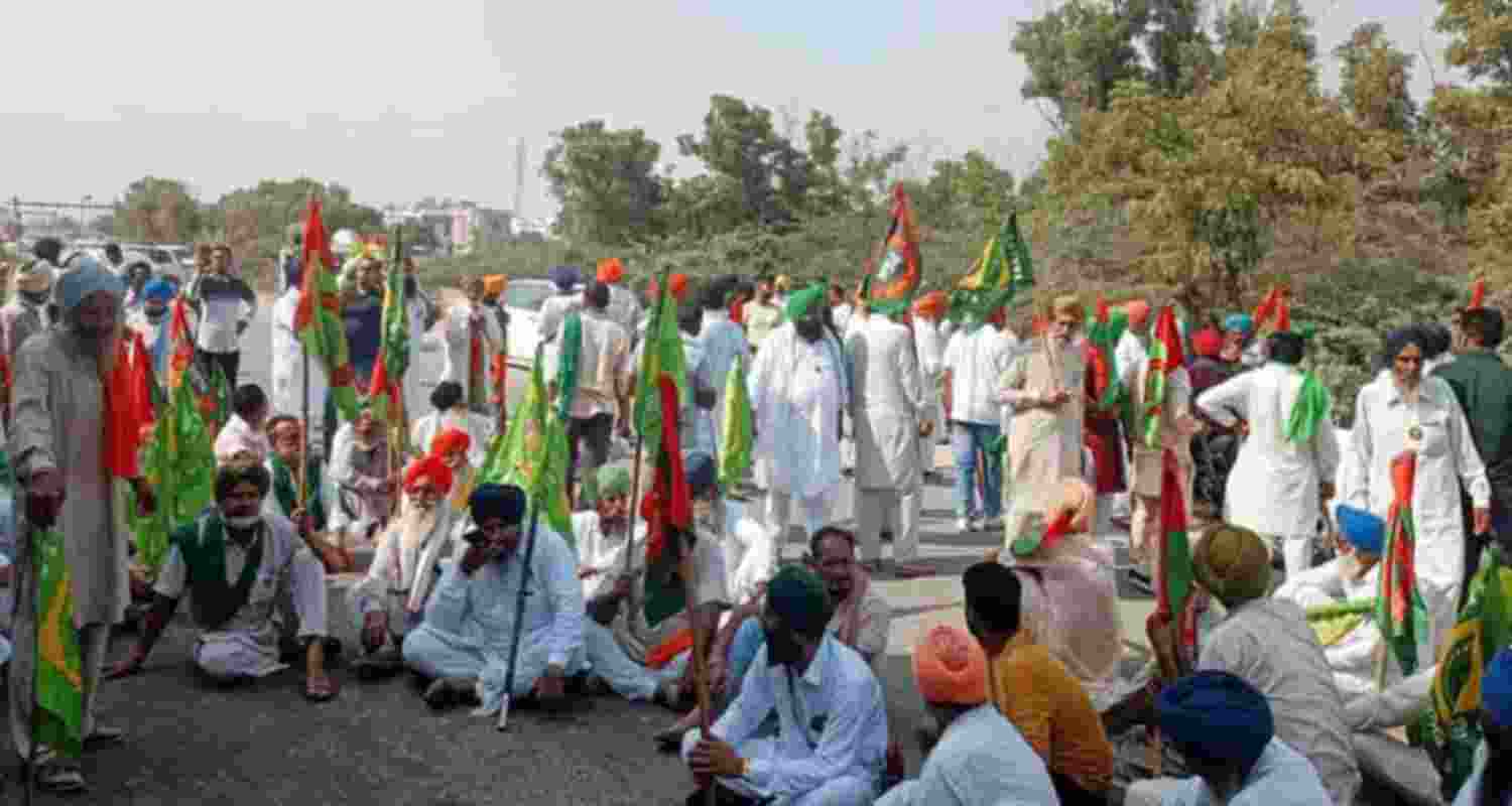 Paddy row: Farmers end roadblocks, Sit-ins to continue