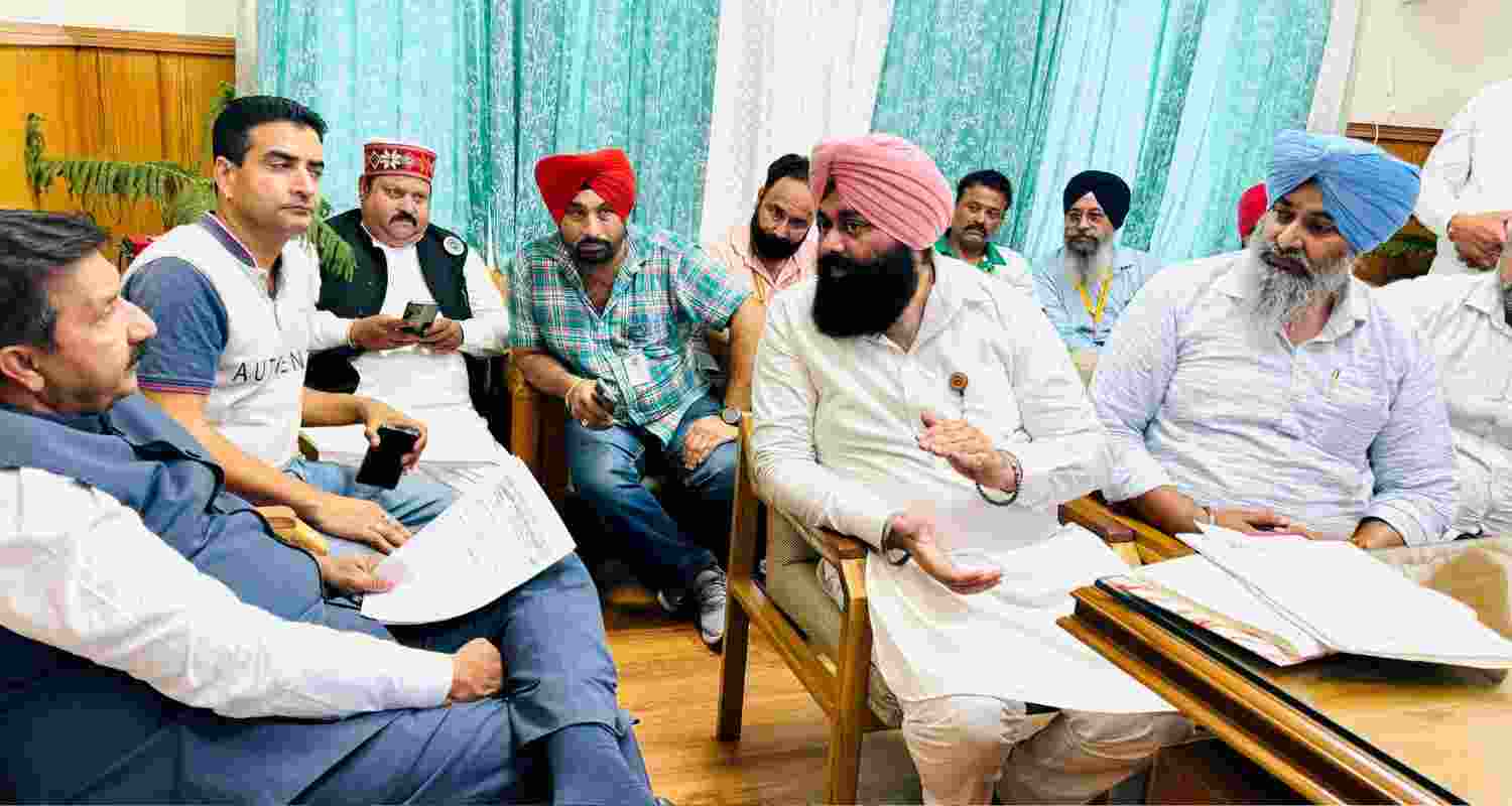 HP-Pb taxi unions meet Himachal Deputy CM over common issues