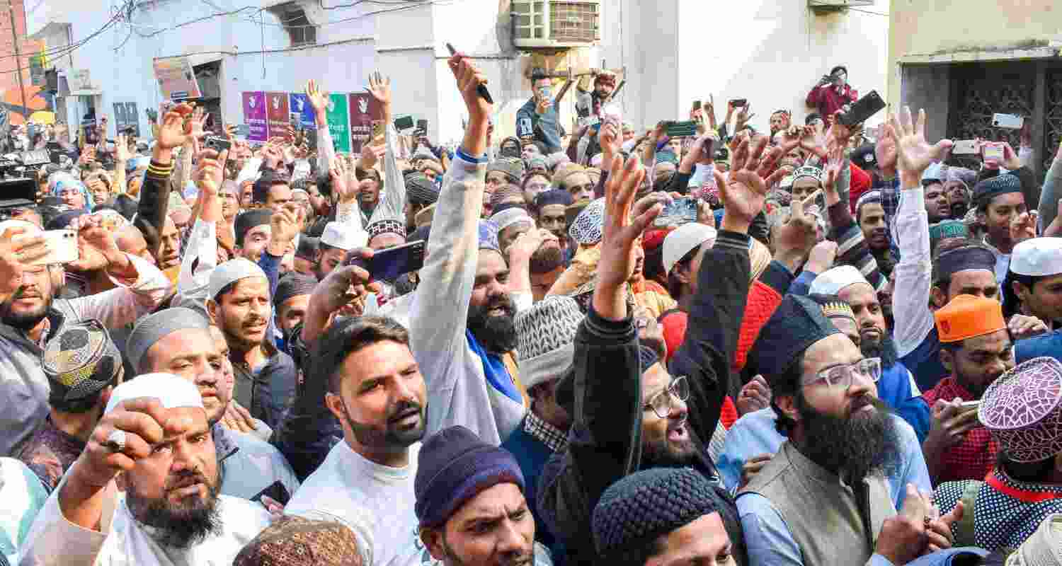 Hundreds of Muslim protestors in the streets of Bareilly