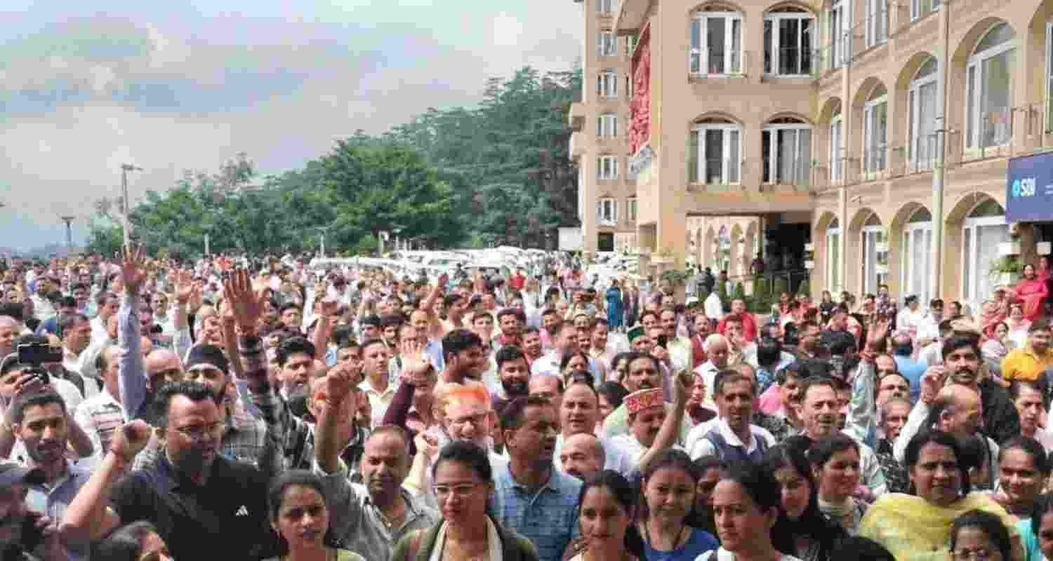 Protesters outside the HP Secretariat.