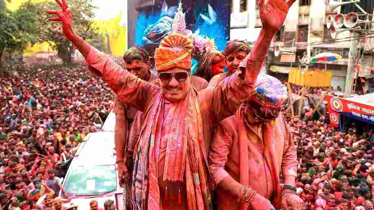 Madhya Pradesh CM joins Indore's eight decade 'Ger' holi tradition ; efforts initiated for UNESCO recognition
