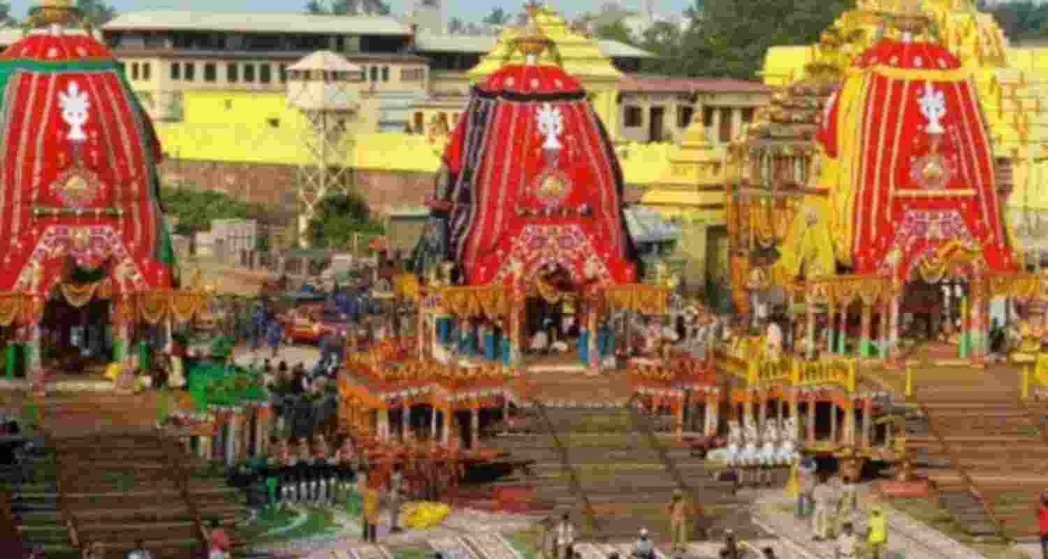 Odisha CM reviews the preps of Puri Rath Yatra