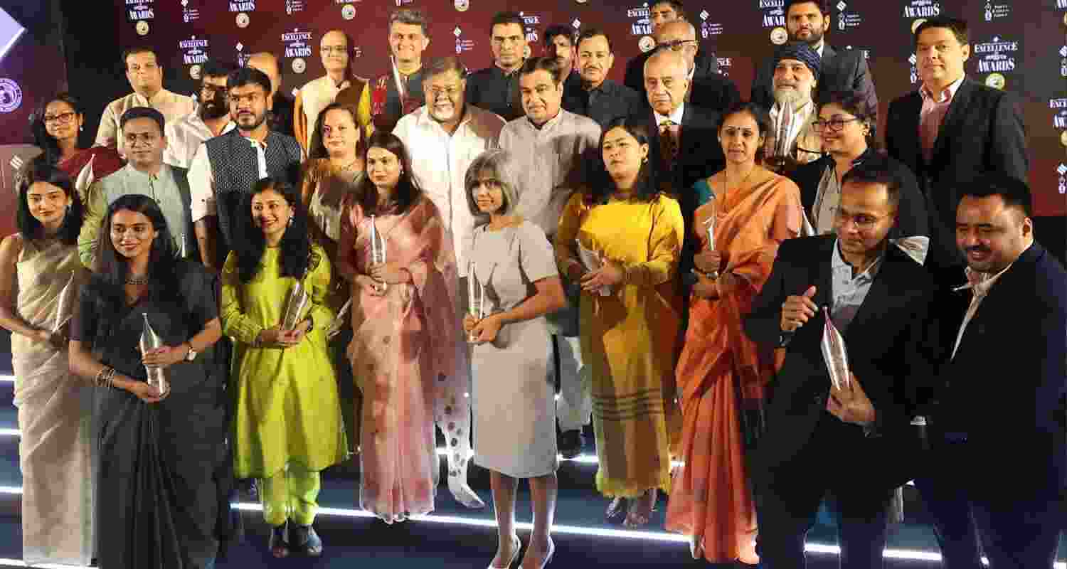 Union Minister Nitin Gadkari and Indian Express Group Chairman and Managing Director Viveck Goenka with winners of the Ramnath Goenka Award for Excellence in Journalism, 2021, during a ceremony, in New Delhi.