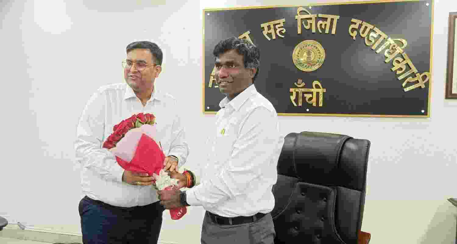 Outgoing Ranchi Deputy Commissioner Manjunath Bhajantri welcomes new Ranchi DC Varun Ranjan in Ranchi on Tuesday.  