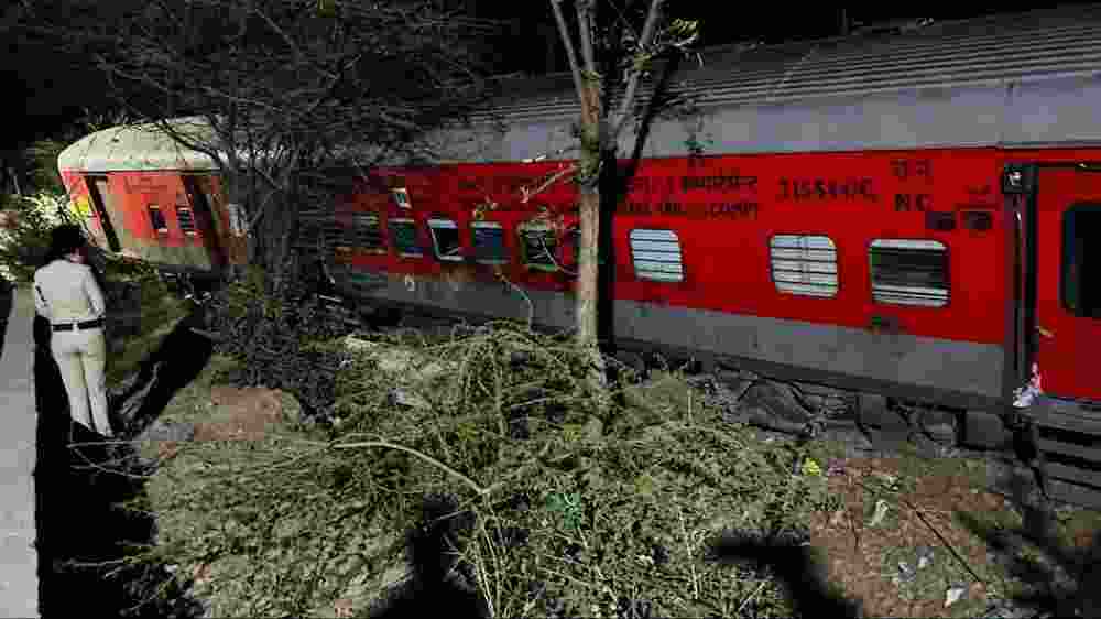  Sabarmati-Agra Superfast Express train derailment