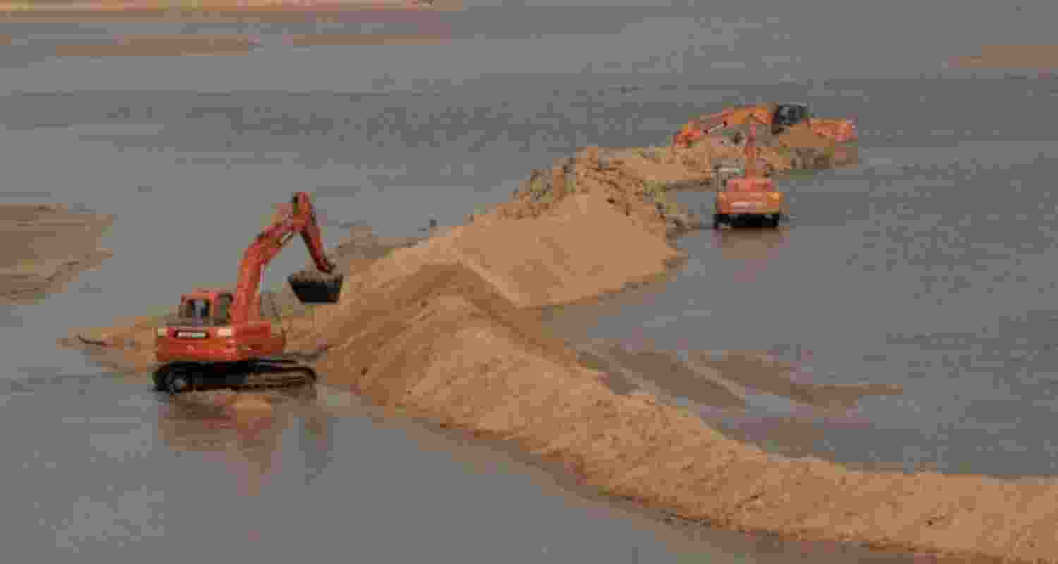 AP govt contemplates on reviving free sand scheme