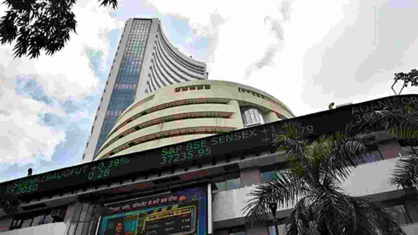 Sensex red at 82,900, Nifty below 25,400