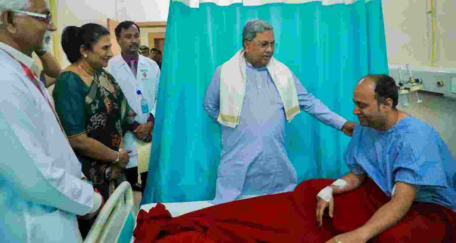 CM Siddaramaiah meets those injured in Rameshwaram Cafe blast.