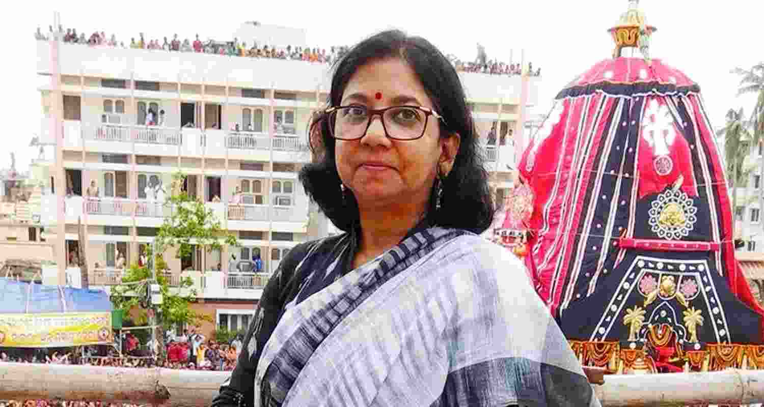 Congress candidate for the Puri Lok Sabha constituency Sucharita Mohanty has declined to contest the elections and returned the party ticket alleging lack of funding from the party.