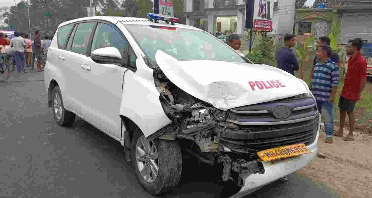 The Police vehicle accused of hitting Dr. Sukanta Majumdar car. Image X.