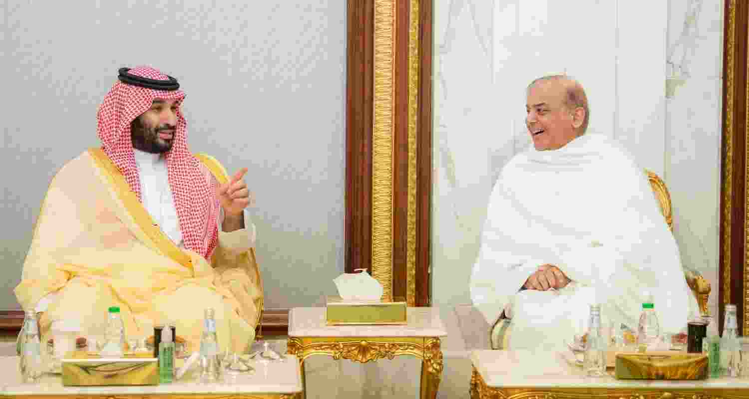 Saudi Prince Meets Pakistan PM and Promotes Dialogue Between India and Pakistan over Kashmir Issue. Issue X.