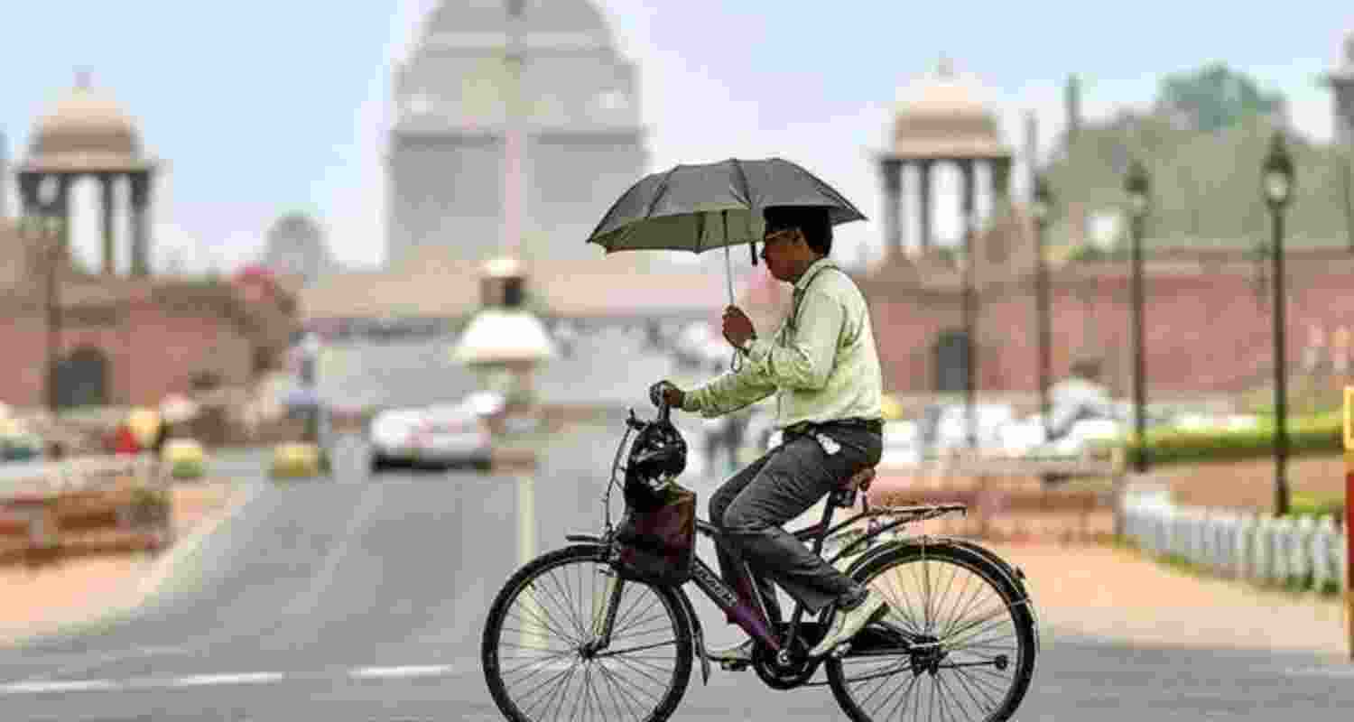 Scorching Heatwave Hits Delhi: Temperature Soars to 52.3 Degrees.