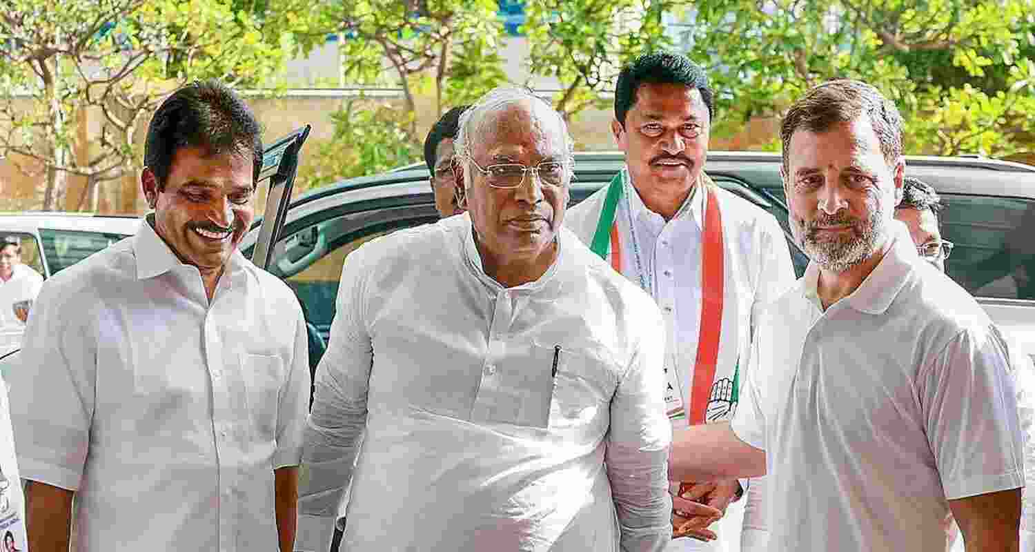 Kharge Approves Congress Committees for MVA Talks.