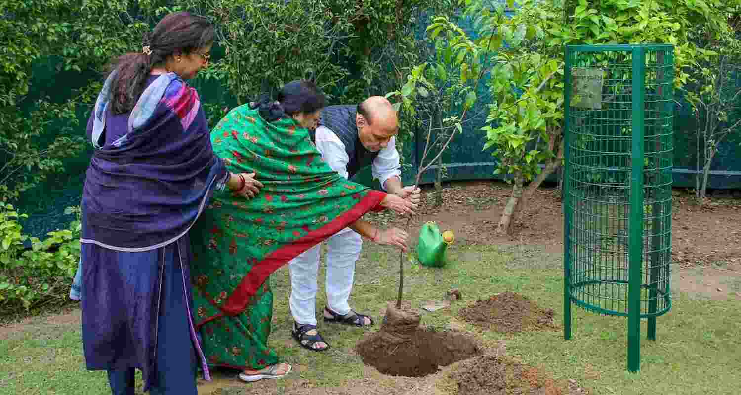 Defence Ministry To Promote 'Ek Ped Maa Ke Naam' Initiative and Plan 15 Lakh Trees On 15th August.