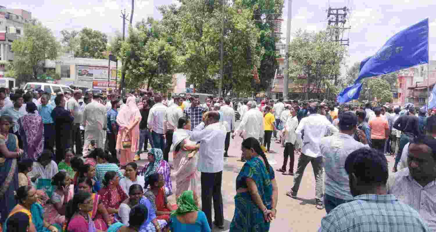 Nashik Stabilises After Protest Against Bangladesh Gets Attacked By Muslims.