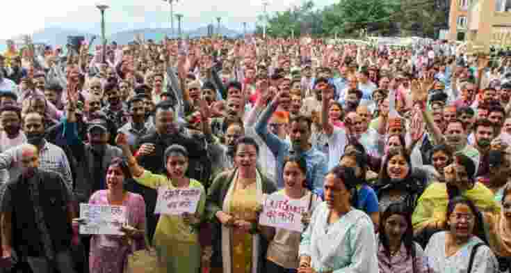 Himachal Pradesh secretariat's employees held protest.