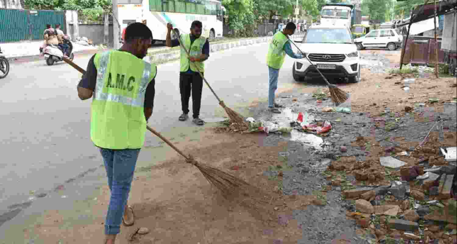 Vadodara Flood Response Strengthened by 350 Workers.