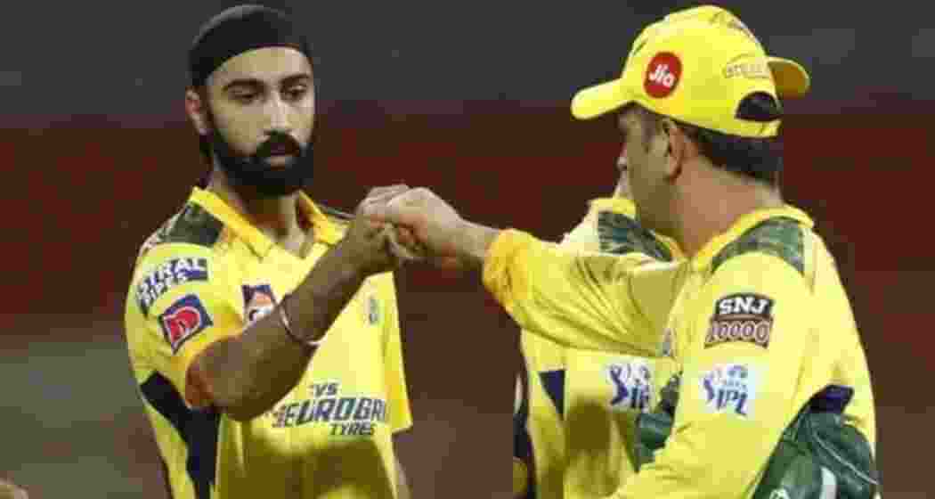 CSK Bowler Simarjeet Singh and MS Dhoni during their IPL match. File Photo. 