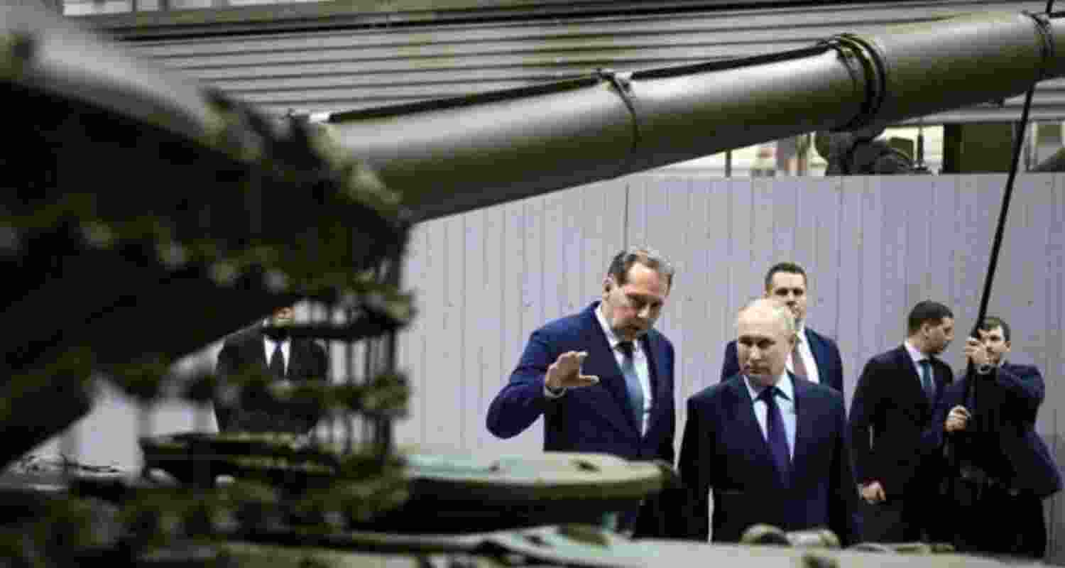 President Putin tours artillery. Image: X