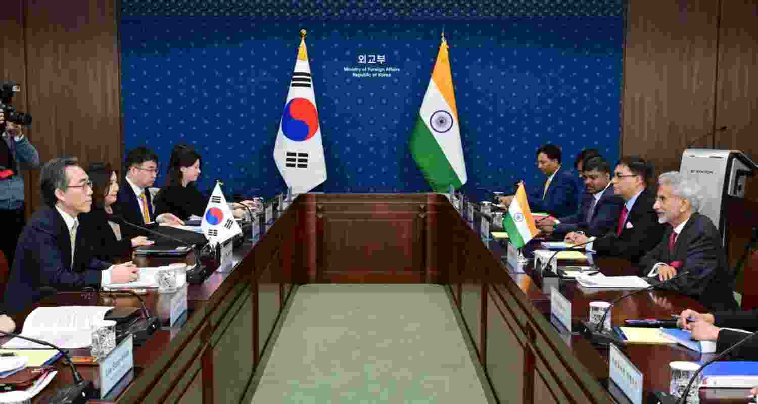 Indian EAM Jaishankar in a meet in S. Korea. Image X.