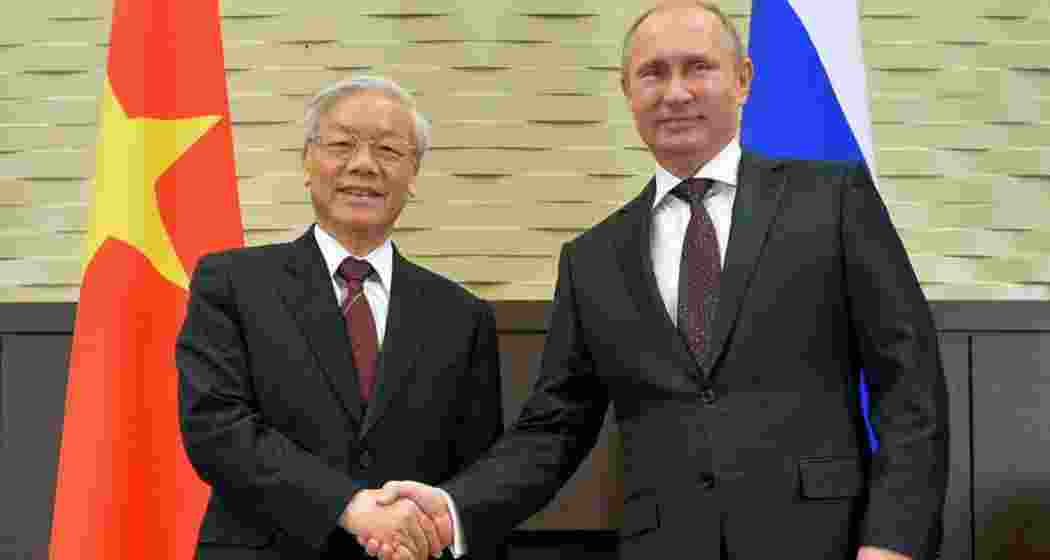Putin (R) shakes hands with Vietnamese Communist Party Secretary General Nguyen Phu Trong.