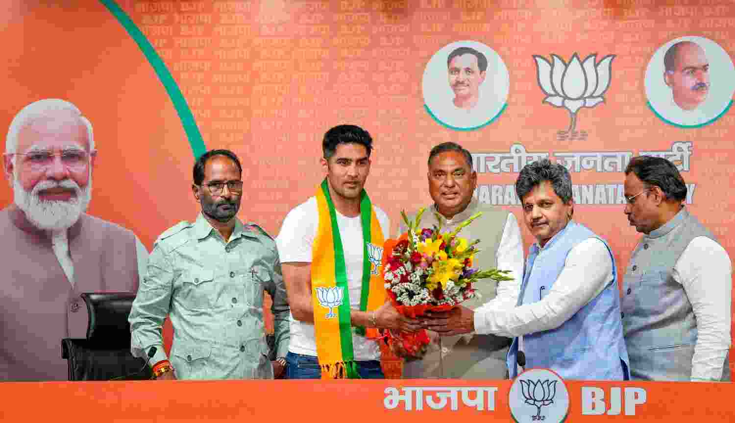 Vijender Singh joins BJP