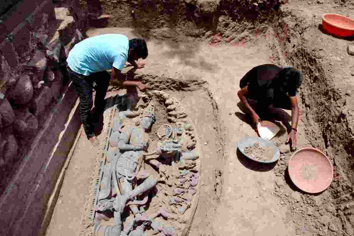 Excavation of temple remains revealed the sculpture, which is 1.70 metres in length and 1 metre in height. The width of the sculpture's base, which is yet to be exposed, is likely to be 30 centimetres.