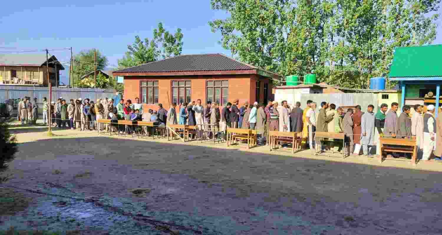 Voters lining up outside a polling station in Baramulla. Image via Divisional Commissioner, Baramulla on X.