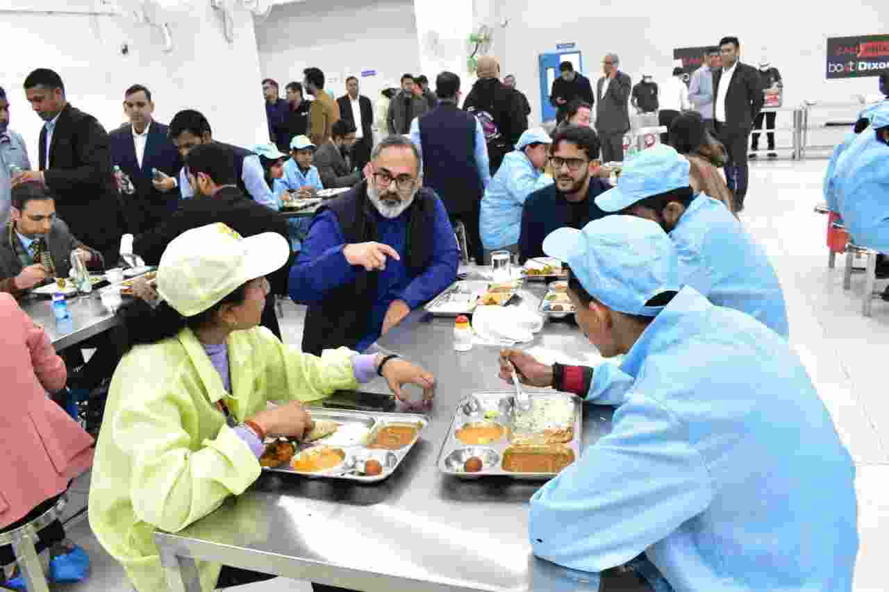 Minister Rajeev Chandrasekhar invites Young Indians to MeitY, accompanies them to boAt’s manufacturing unit in Noida