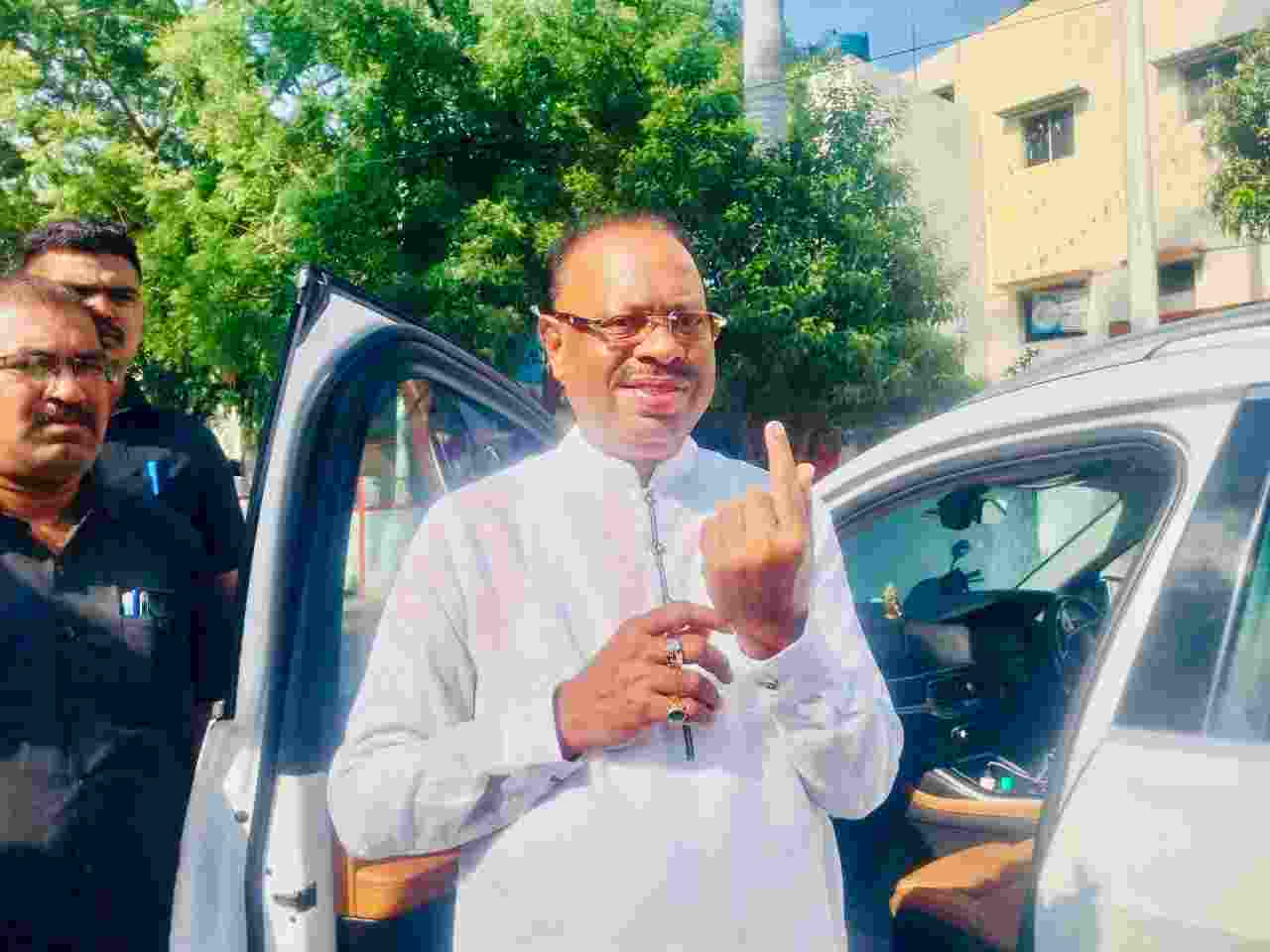 Chandrashekhar Bawankule, the president of the Bharatiya Janata Party (BJP) in Maharashtra, fulfilled his civic duty by casting his vote in the first phase of the Lok Sabha Elections 2024.