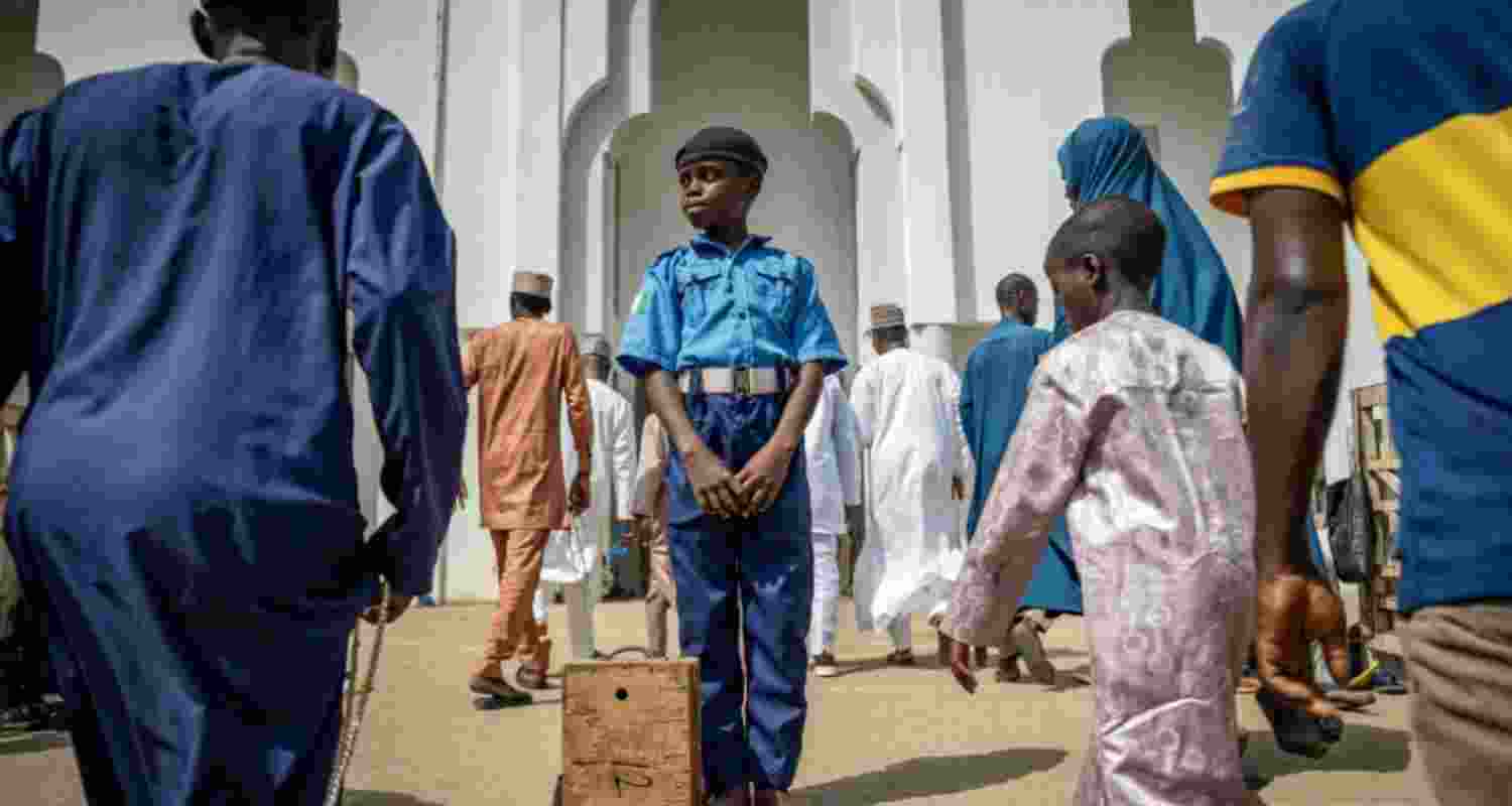 Nigerian authorities have secured the release of 100 kidnapped schoolchildren taken by gunmen from a Catholic school last month.