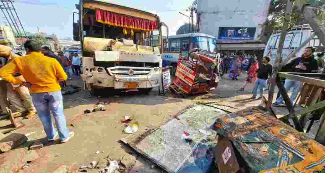 The impact was so strong that the front portion of the bus and its windshield were completely shattered.